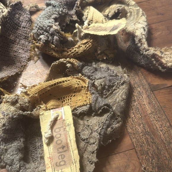 1 LEFT // distressed lace mega bandanas - Picture 16 of 17